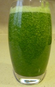 mejor-saludable-batido-de-piña-espinacas-brócoli-perejil