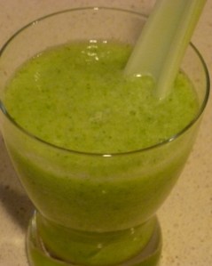 mejor-saludable-batido-verde-piña-apio