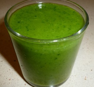 mejor-saludable-batido-mango-apio-espinacas