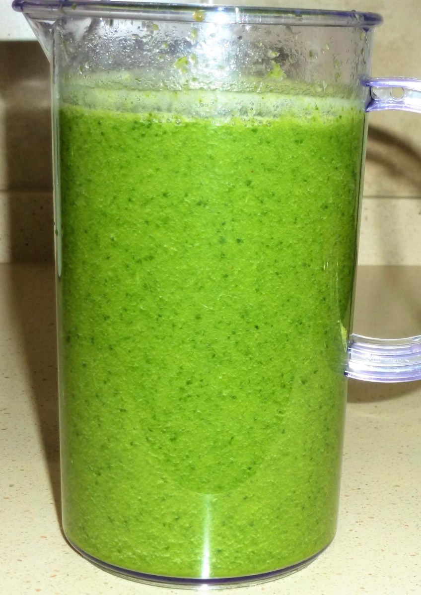 mejor-saludable-batido-piña-espinacas-apio-perejil-jengibre